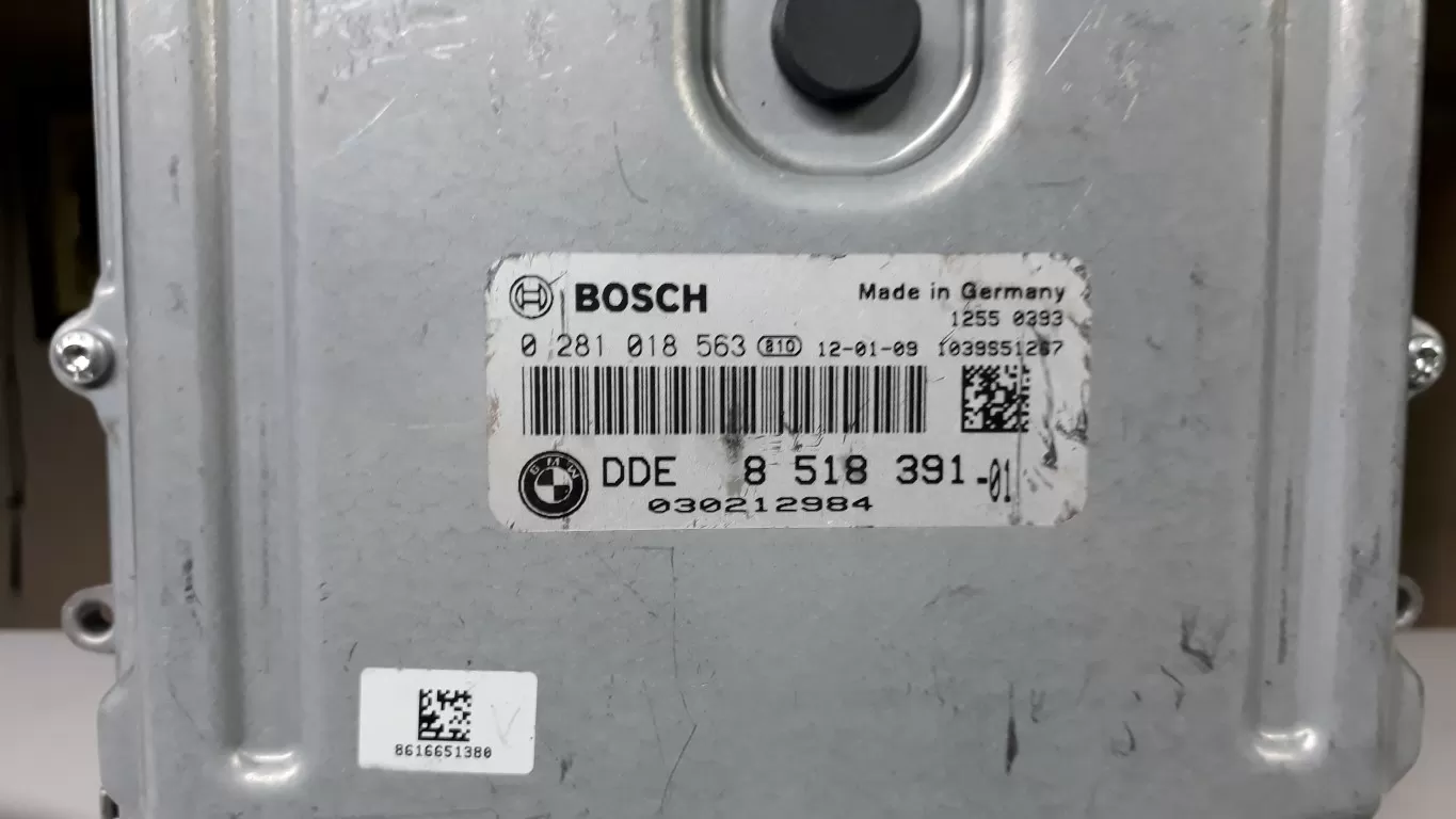 2011 BMW 5 Series 2.0 Diesel Engine ECU 8518391 0281018563