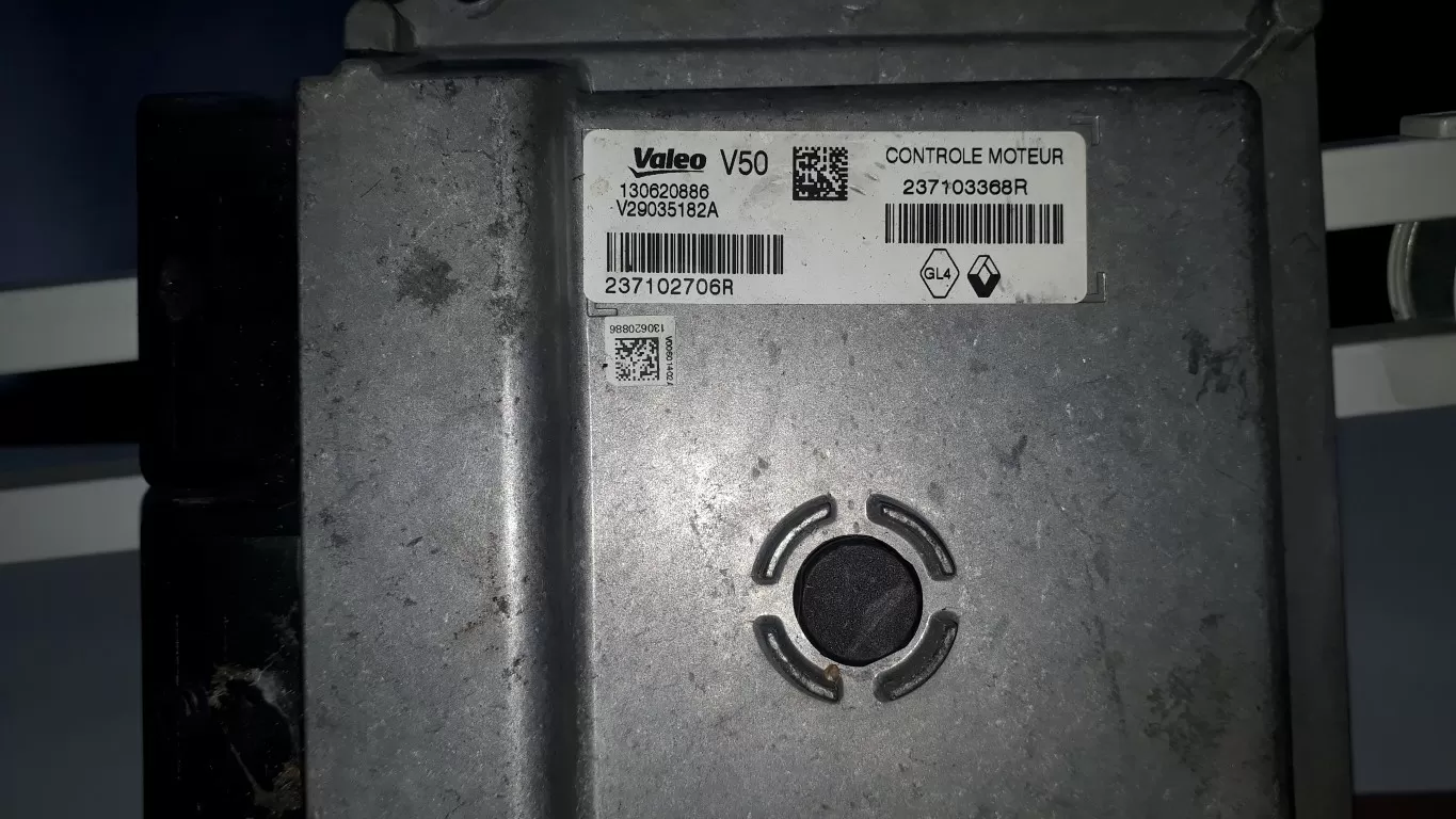 Renault Captur ECU 237103368R V50 237102706R 130620886