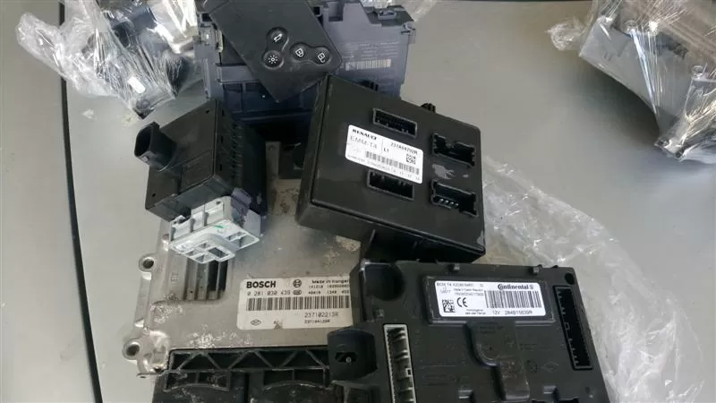0281030439 DACIA DOKKER MOTOR BEYNI VB SET TAKIM