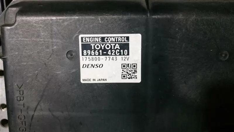 TOYOTA RAV4 2.2 D4D ENGINE ECU 89661-42C10
