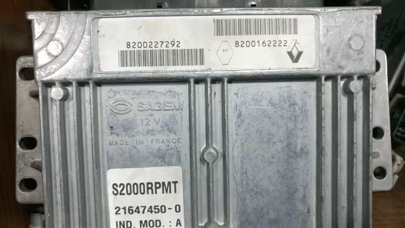BCM L2CR 8200652285 Renault Clio III 3 1.5 dCI 28118775-5A