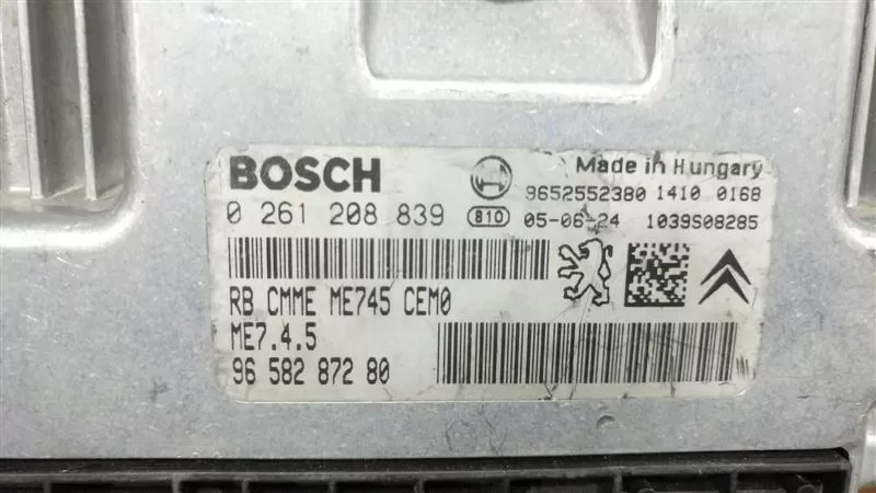ECU Citroen Peugeot 307 0261208839 0 261 208 839 ME7 4 5