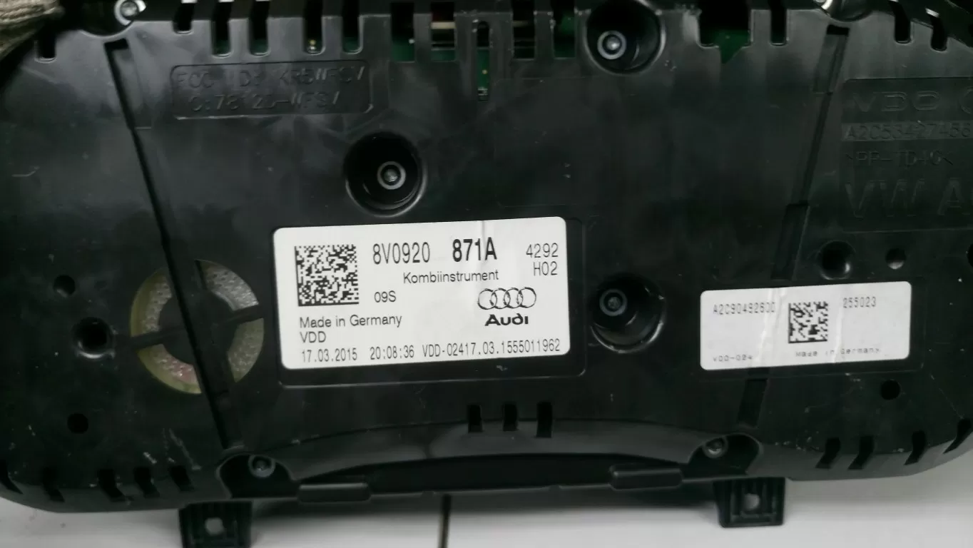 8V0920 871A AUDİ A3 GÖSTERGE SAATİ DİZEL