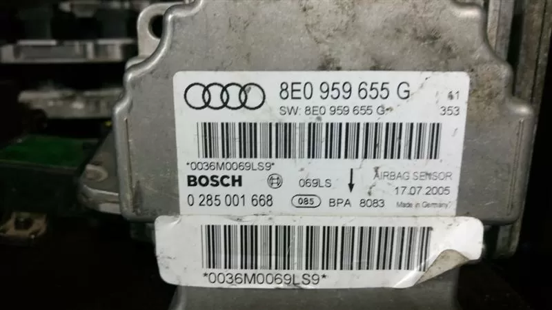 Audi - 8E0959655G Bosch 0285001668 -