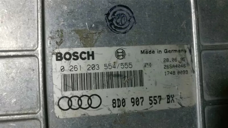 VW Audi Engine Computer ECU 8D0907557BX 0261203554 555 – Audi motor beyni