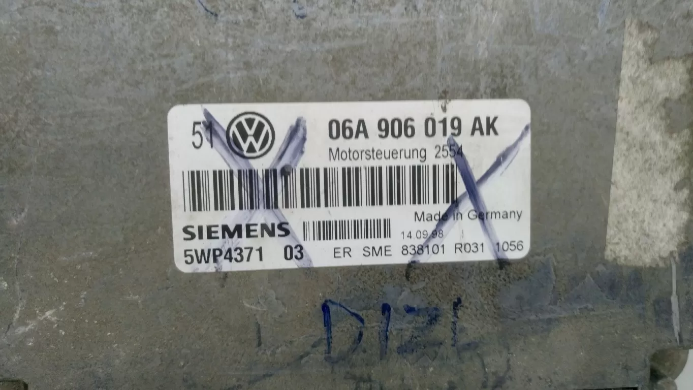 VOLKSWAGEN GOLF 1.6 MOTOR BEYNİ ECU 06A906019AK
