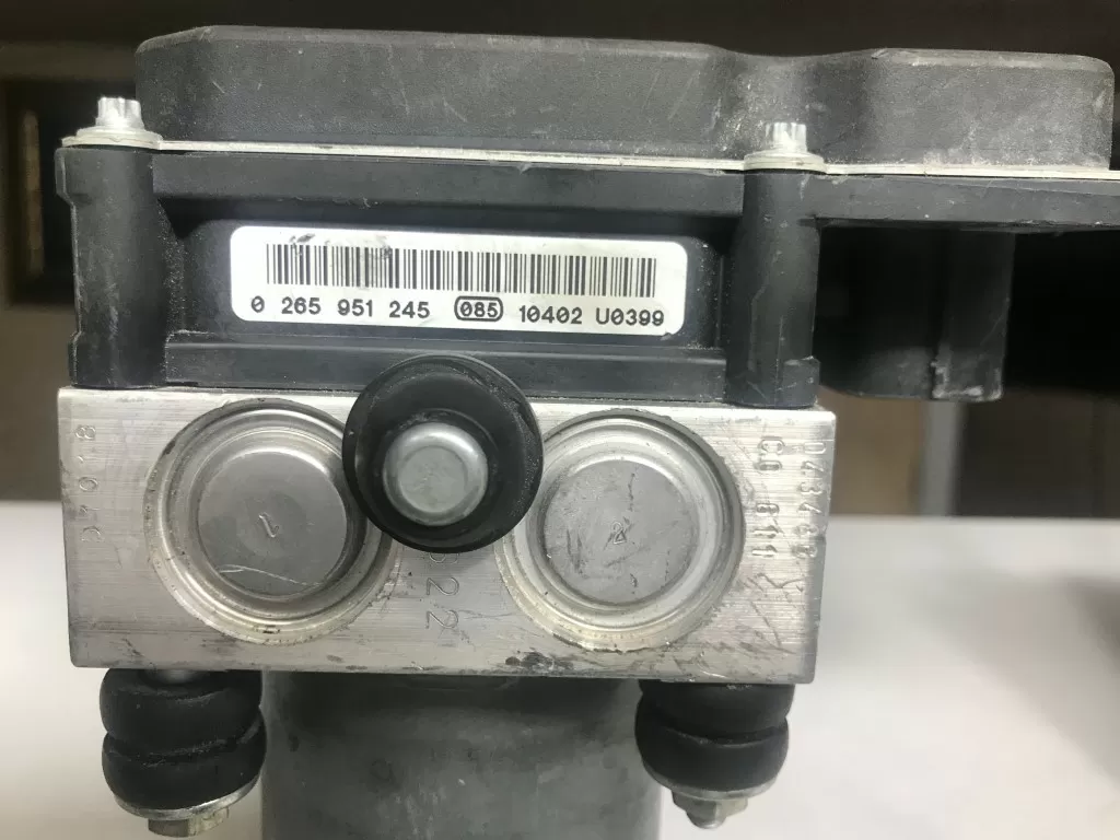 PEUGEOT 508 ABS POMPA BEYNİ BOSCH 0265951245 0265230737 9677031780 111125/2/1278 MC1 MC2 – Peugeot abs / esp beyni