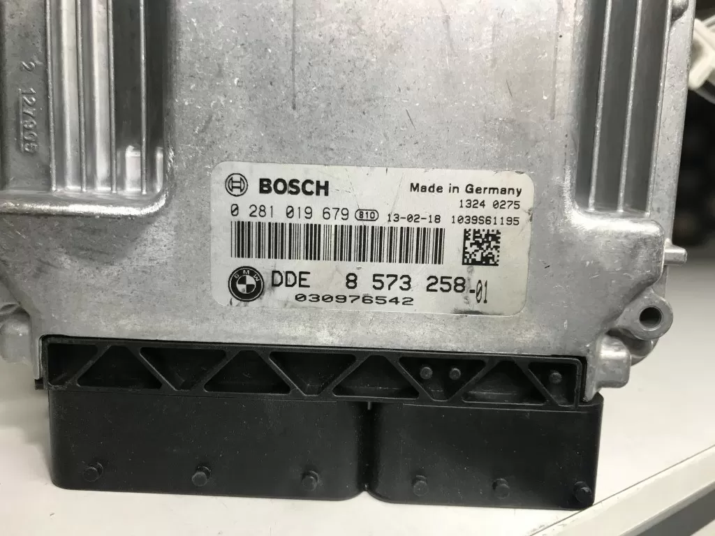 2014 BMW 1 3 SERIES F20. 2.0 Engine ECU 8573258. Bosch 0281019679