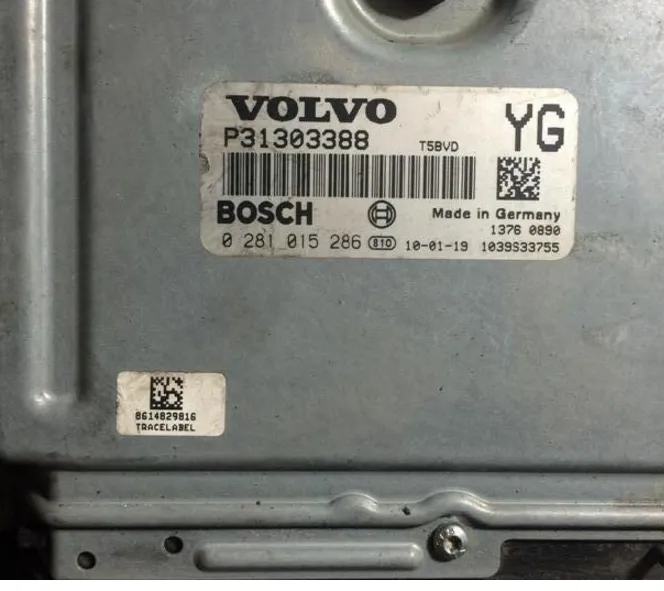 04 Volvo S40 Engine Computer 0281015286 P31303388