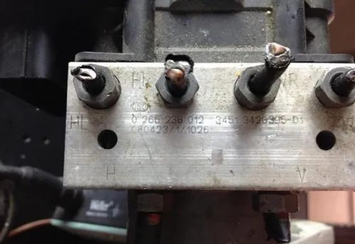 BMW E83 X3 ABS BEYNİ BOSCH 0265236012 3451 6420395-01