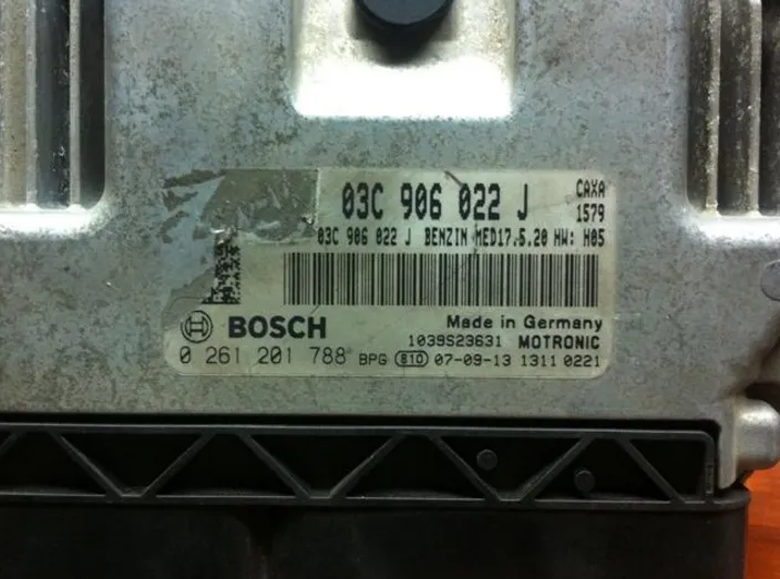0261201788 03C906022J MED17.5.20