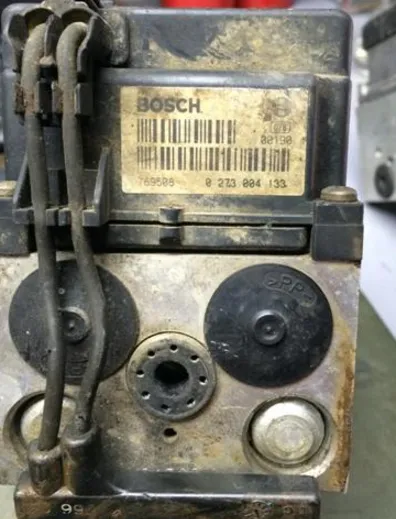 98 99 Passat ABS Modulator Control Module 0273004133
